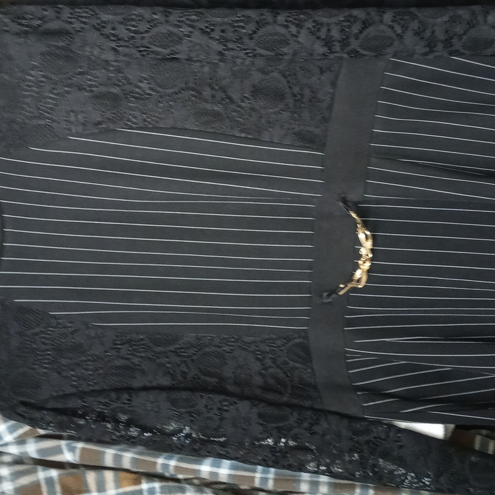 Dress 4xl it is black and white